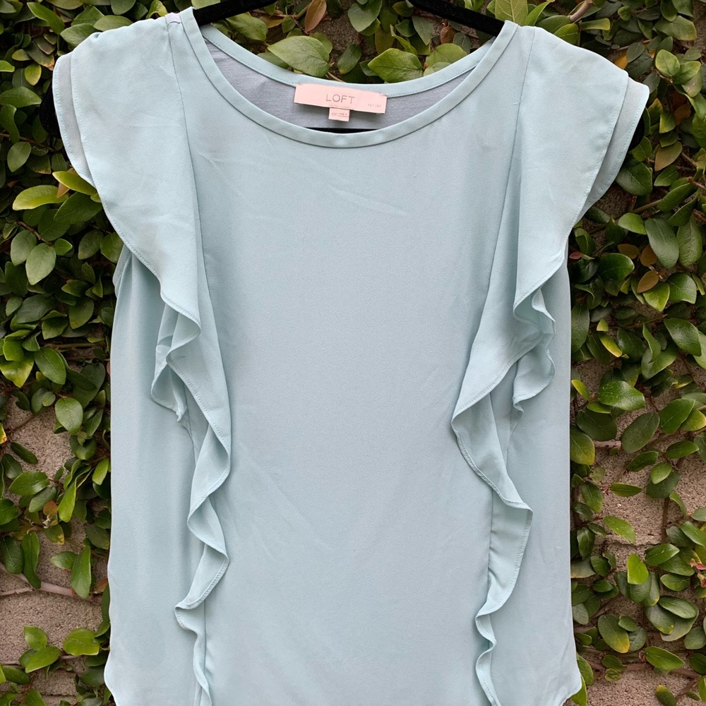 LOFT | XS Flutter Sleeve Blouse